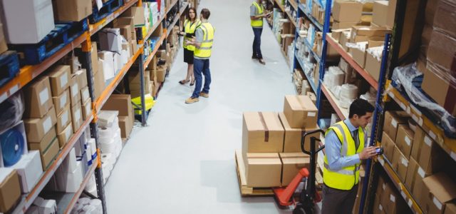 workers-in-a-warehouse