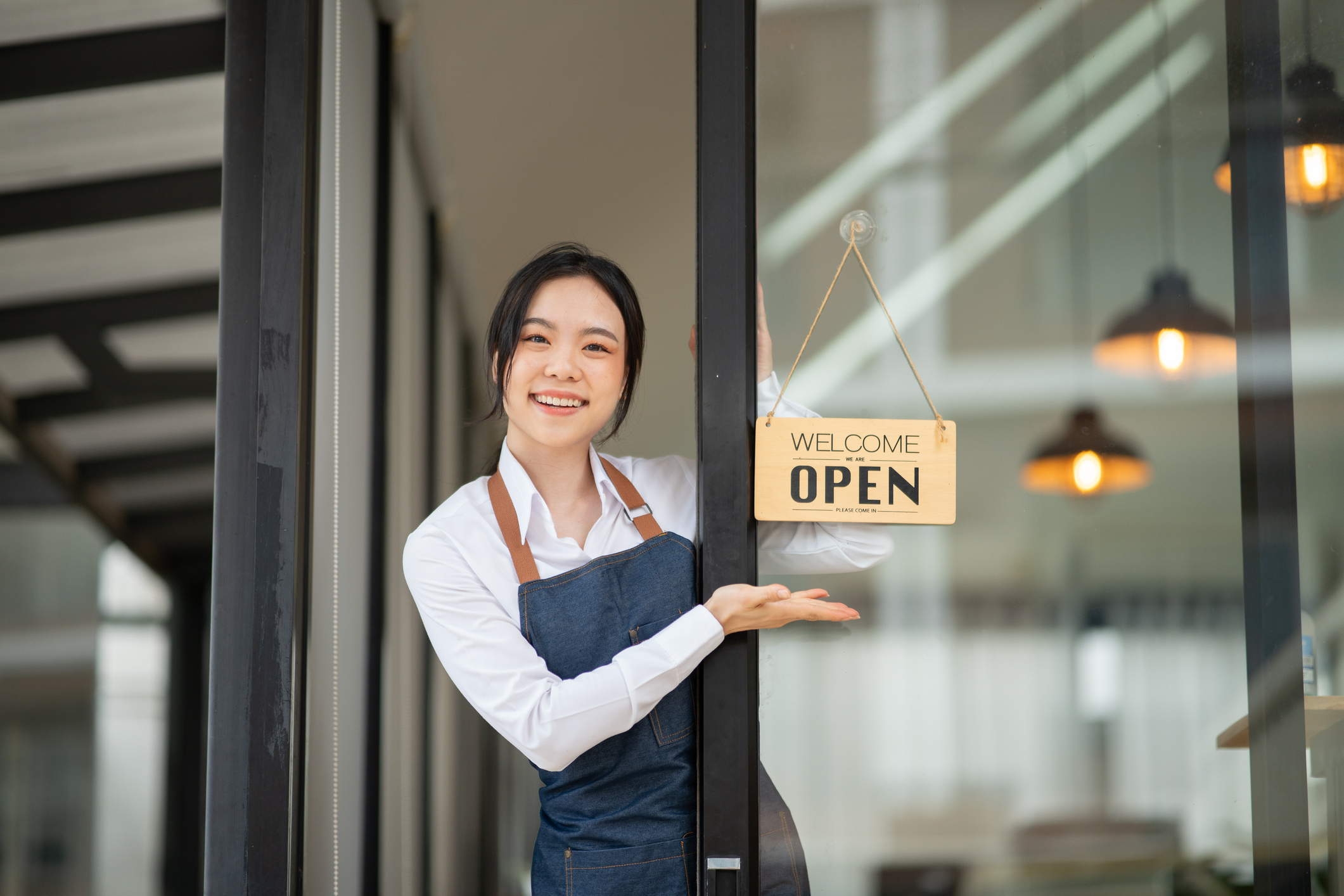 Female employee working at a cafe