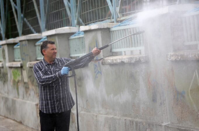 Professional Tips and Tricks for How To Clean Off Graffiti