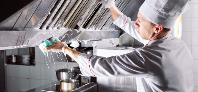 5 Steps to Take When Your Restaurant Has Grease on Kitchen Hood Exteriors